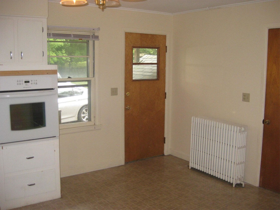 Primary Photo - 165 E Spring St
