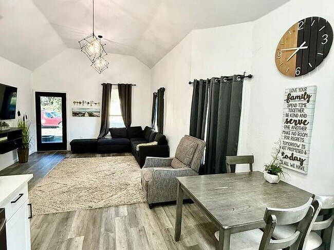 Foto del edificio - 1808 NW 8th St