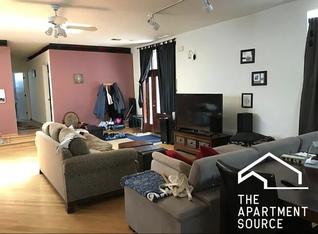 Building Photo - 1948 W Berteau Ave