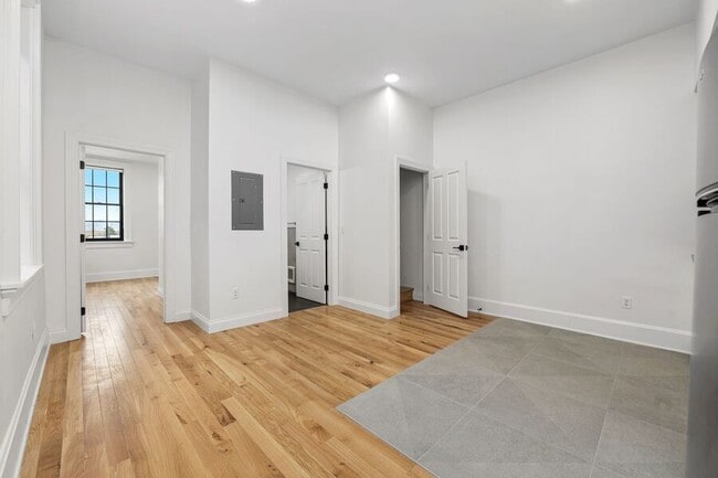 Foto del edificio - 1121 Dayton St