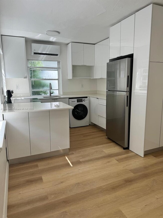 Foto del edificio - 833 W 39th St