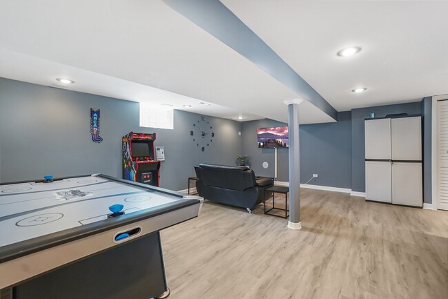 Building Photo - 5305 N Harlem Ave