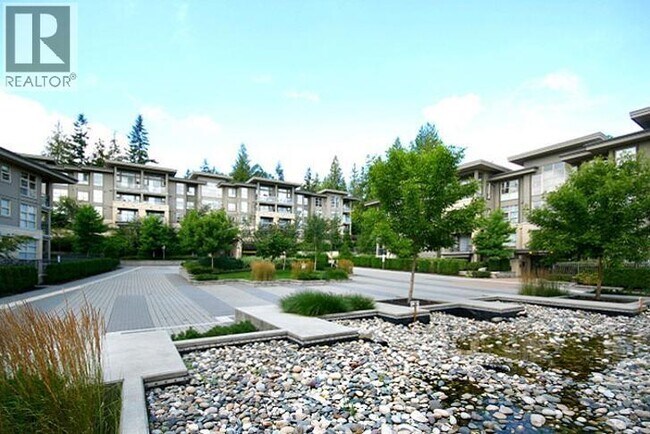 Photo du bâtiment - 9329-9329 University Crescent