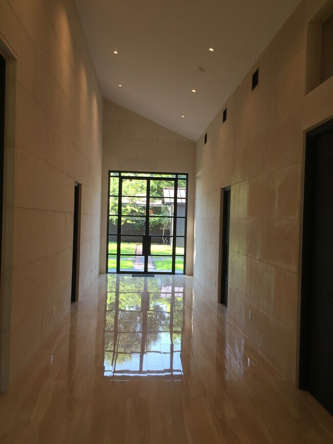 Building Photo - 182 E Edgewood Pl