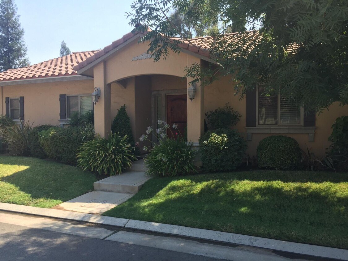 Primary Photo - 6458 N Warren Ave