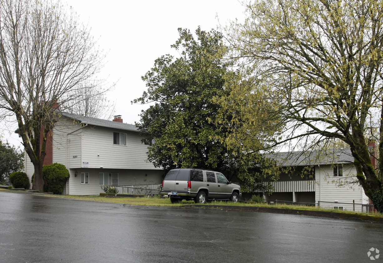 Building Photo - 5250 Amy St W