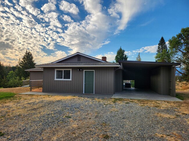 Building Photo - 4 bed 2 bath in Sequim, nice mountain view!