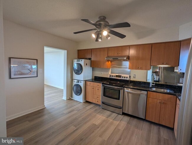 Foto del edificio - 3709 S George Mason Dr