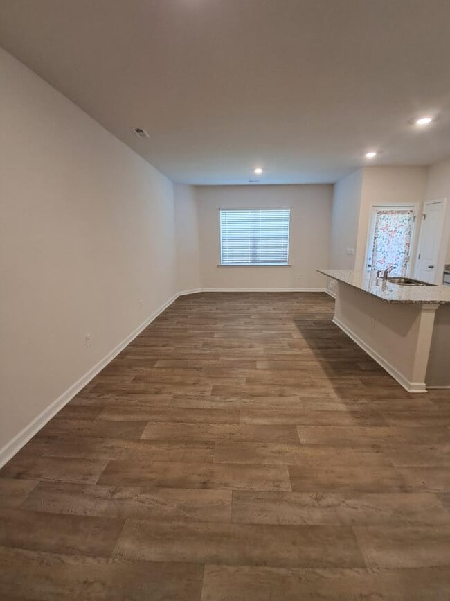 Foto del edificio - 1204 Gracie Ln