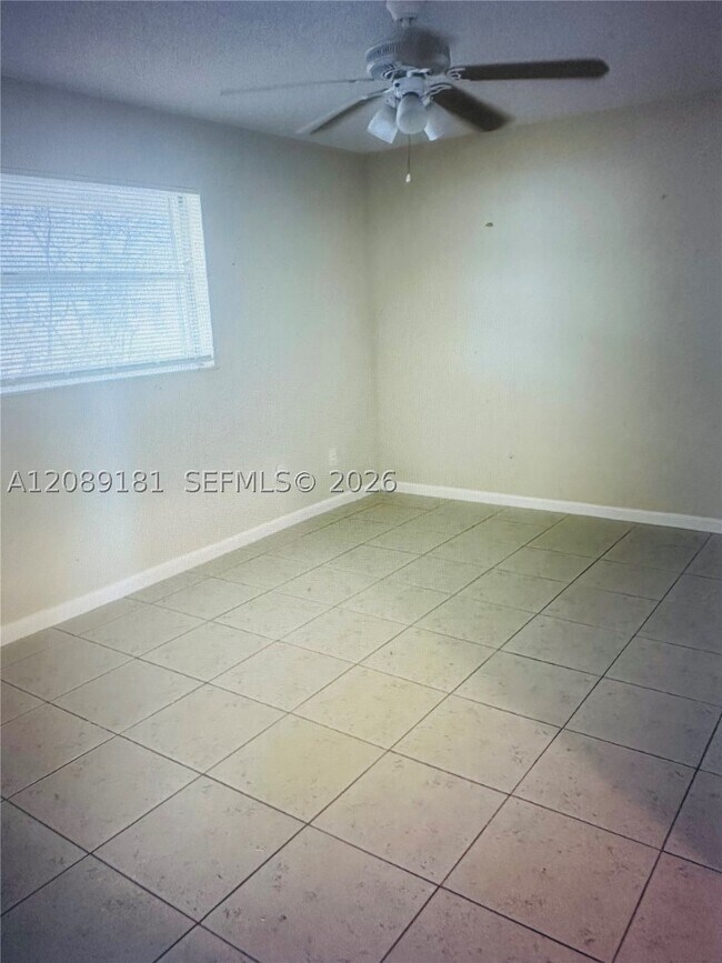 Building Photo - 1155 SE Sabina Ln