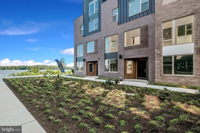 Building Photo - 3208 BIRCH VIEW Walk