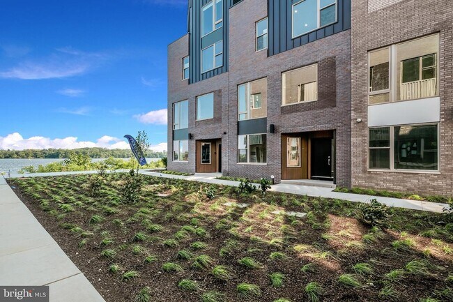 Foto del edificio - 3208 BIRCH VIEW Walk