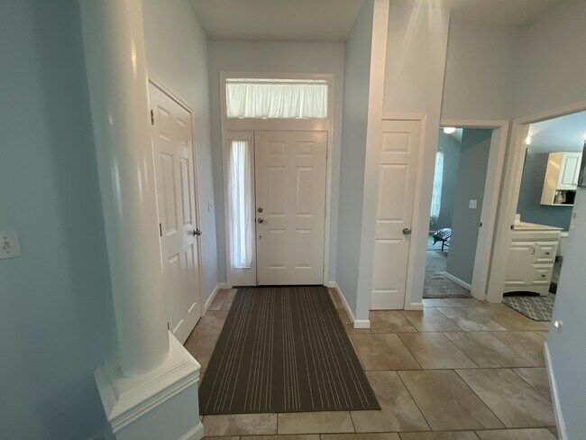 Building Photo - 1902 Mistral Ln W