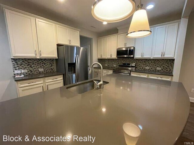 Building Photo - 3 br, 2.5 bath House - 146 Ellsworth Manor...