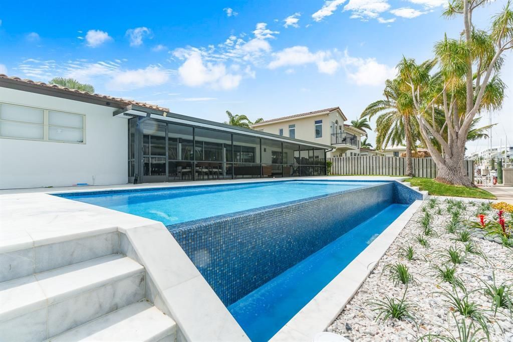 Building Photo - 273 Tropic Dr