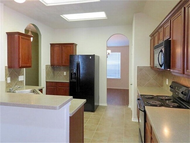 Foto del edificio - 6410 Bonnie Chase Ln