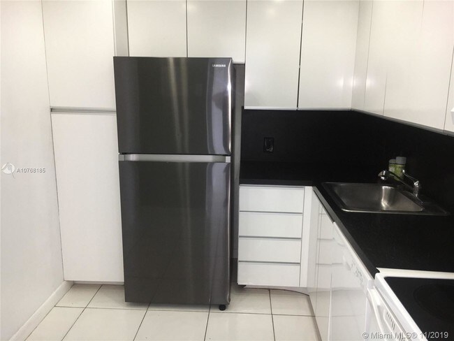 Foto del edificio - 20335 W Country Club Dr