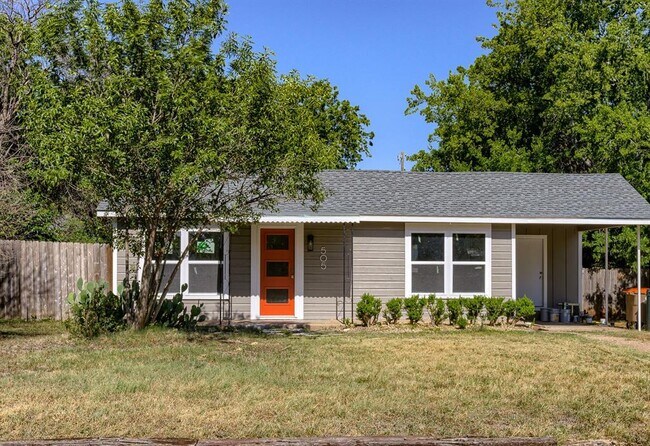 Foto del edificio - 505 Lbj Dr