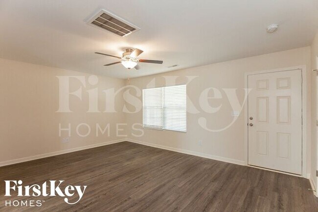 Building Photo - 4011 Maderia Dr NW