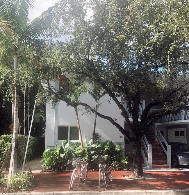 Building Photo - 820 3rd St