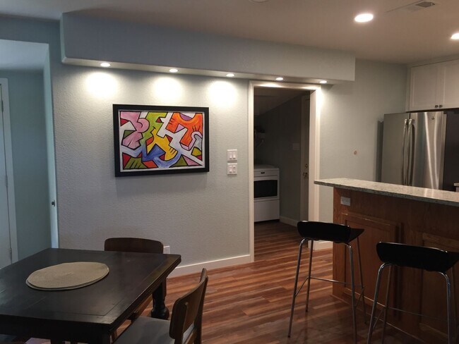 Foto del edificio - 3 Bedroom Single Family Home in Fredericks...