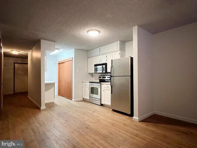 Building Photo - 190 Stirling Ct