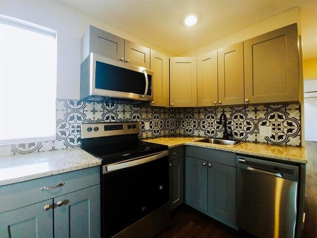 Photo - 3512 Dodge St Apartment