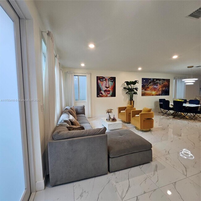 Foto del edificio - 10440 NW 67th St