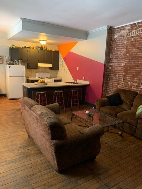 Cocina - Sala de estar - 121 E Main St