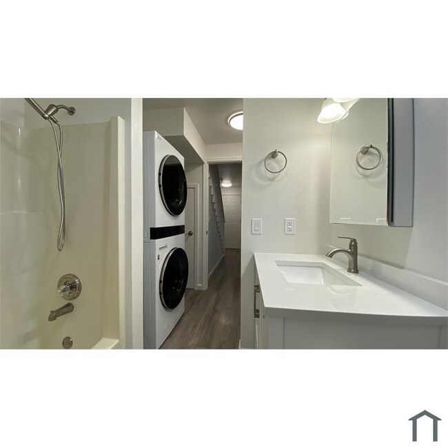 Foto del edificio - 629 Adele Ave