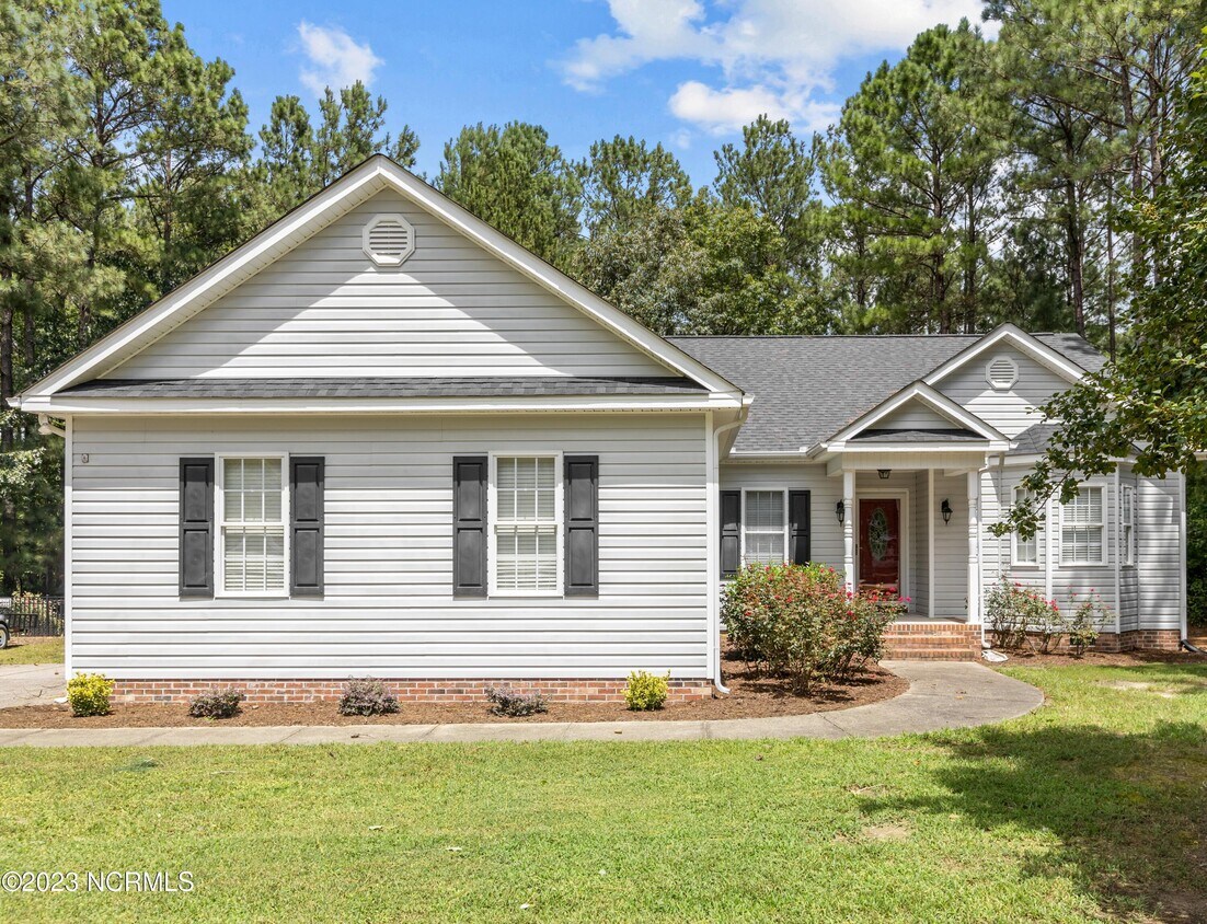 Primary Photo - 100 Perry Ln