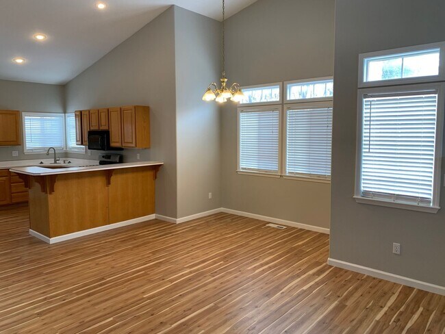 Foto del edificio - Beautiful  3-bedroom, 2-bath single-level home