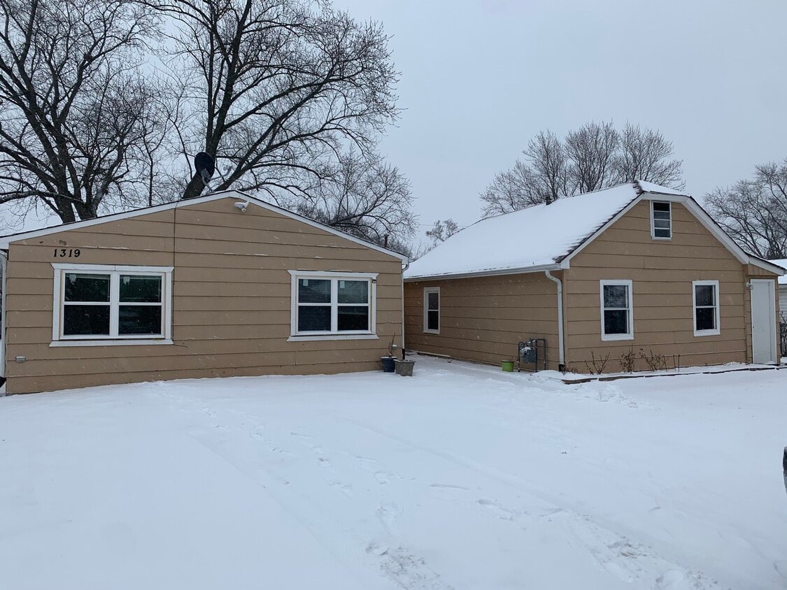 1319 N Channel Dr, Round Lake Beach, IL 60073 House Rental in Round