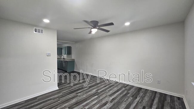 Building Photo - 403 Main St