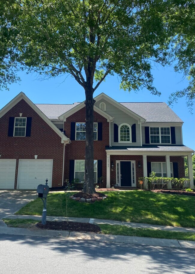 Foto del edificio - 10102 Glenburn Ln