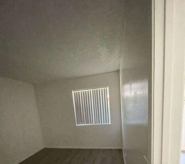 Foto del edificio - 38719-38729 10th St E