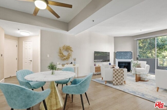 Building Photo - 627 N Rossmore Ave