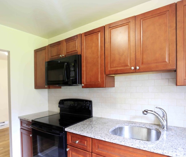 Kitchen 1BR - Scarsdale Fairway