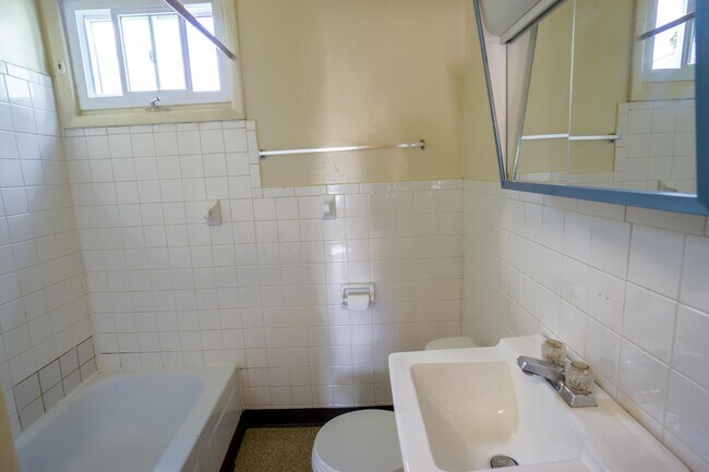 Foto del edificio - 120 Dell St