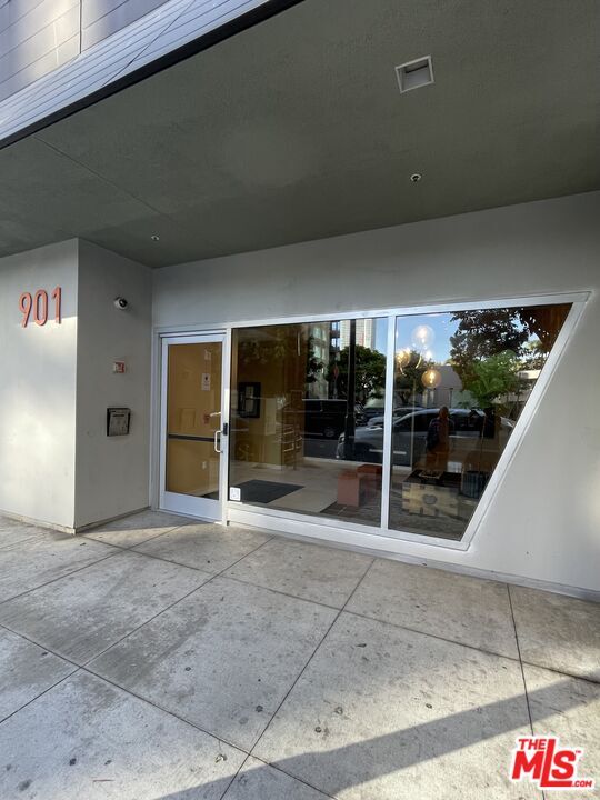 Foto del edificio - 901 Flower St