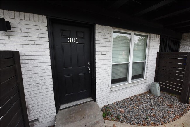 Building Photo - 5124 Live Oak St