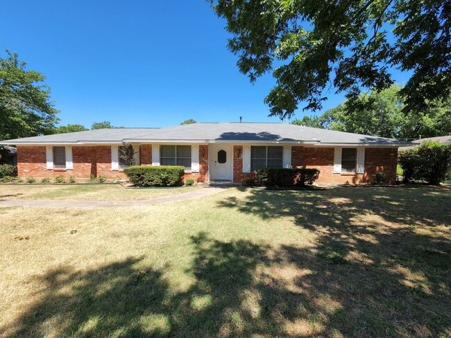 6 Bedrooms with Boat or RV Parking! - 6 Bedrooms with Boat or RV Parking! House