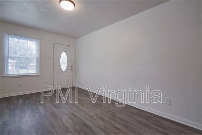 Building Photo - 213 N 7th St