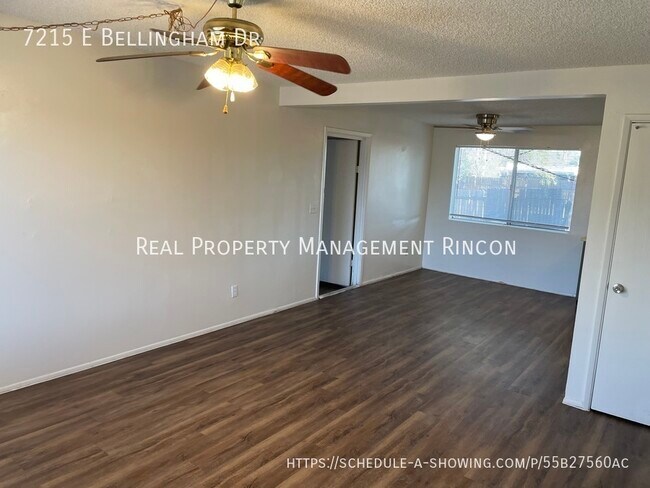 Building Photo - Great Eastside 4bed/1bath Duplex