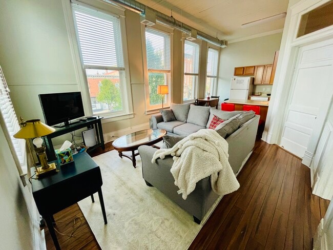 Building Photo - 102 E Michigan Ave