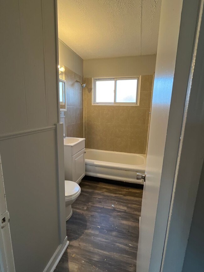 Foto del edificio - 3 Bed 1.5 Bath Single Family Home in North...
