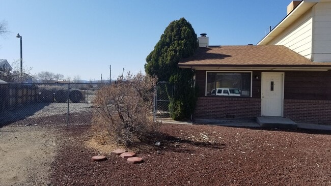 Photo - 2 Bed, 1 & 1/2 Bath, 1 Car Garage Duplex off of Patterson!!!! Townhome