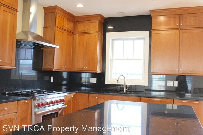 Building Photo - 4 br, 4.5 bath House - 1924 Waterfront Place