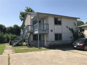 Building Photo - 1638 Post Rd