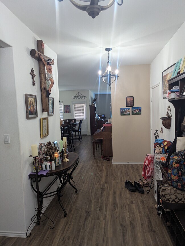 Foto del edificio - 112 Esparza Dr